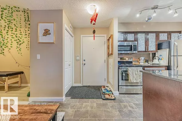 #310 12025 22 AV SW, Edmonton, AB T6W 2Y1