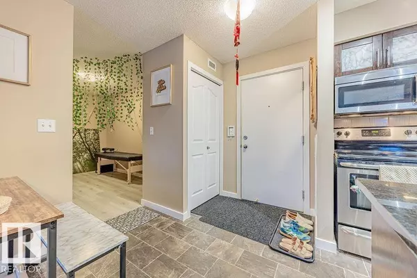 #310 12025 22 AV SW, Edmonton, AB T6W 2Y1