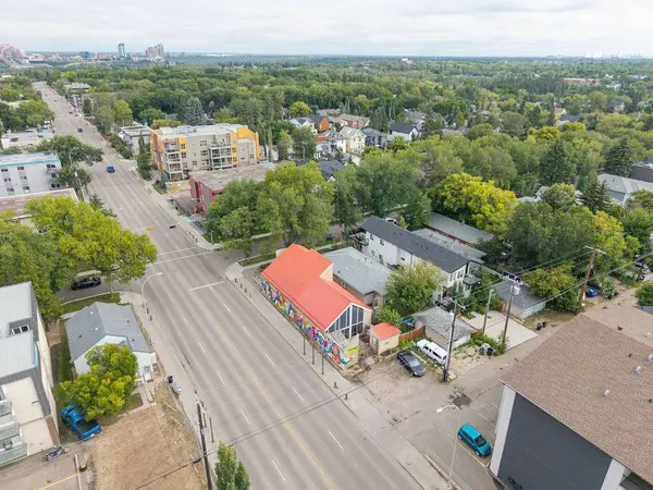 9865 85 Avenue, Edmonton, AB T6E 2J5