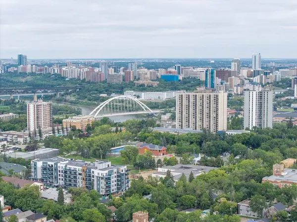 9865 85 Avenue, Edmonton, AB T6E 2J5