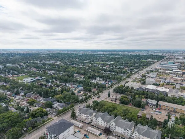 9865 85 Avenue, Edmonton, AB T6E 2J5