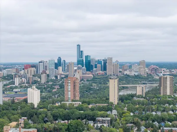 9865 85 Avenue, Edmonton, AB T6E 2J5