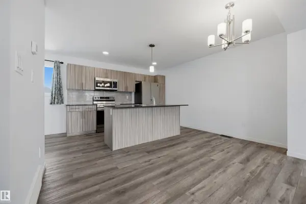 1246 ASTER BV NW, Edmonton, AB T6T 2N8