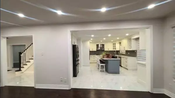 44 Andy CRES, Vaughan, ON L4H 1C5