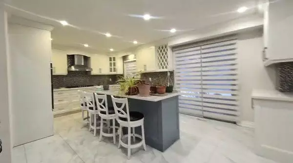 44 Andy CRES, Vaughan, ON L4H 1C5