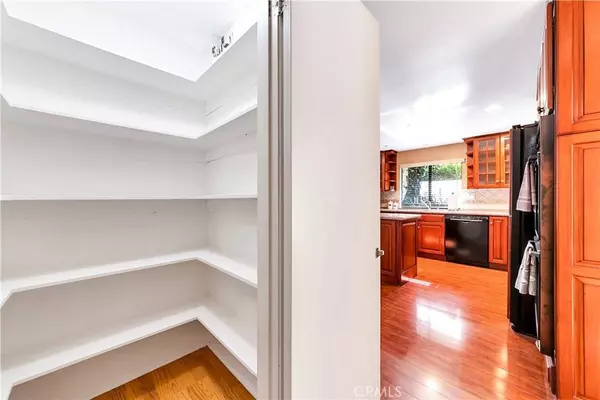 5255 Zelzah AVE #112, Encino, CA 91316