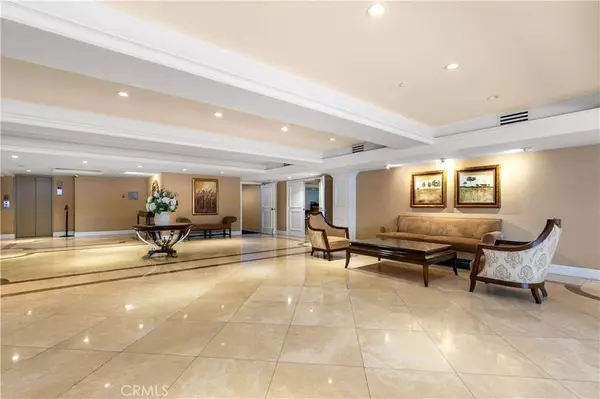 321 N Oakhurst DR #306, Beverly Hills, CA 90210