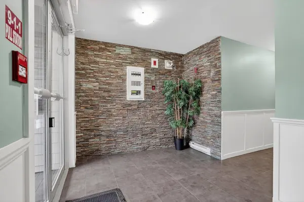 22858 Lougheed HWY #404, Maple Ridge, BC V2X 2V6
