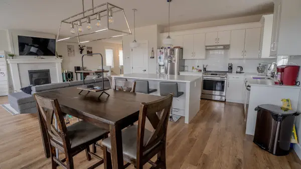 9279 Sitka PL, Chilliwack, BC V2P 8B6