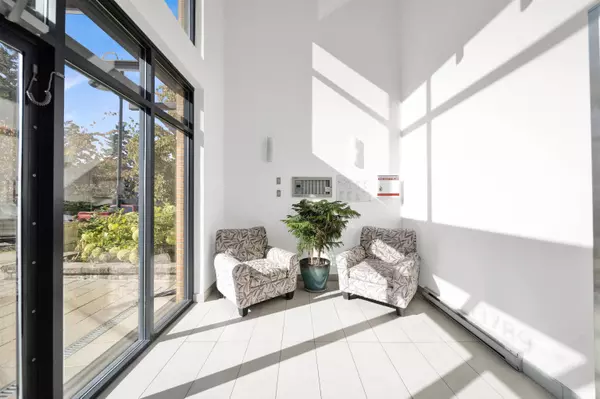 13789 107a AVE #309, Surrey, BC V3T 0B8