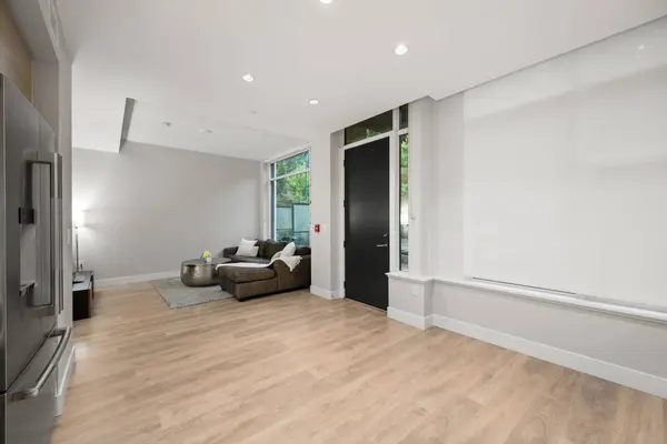 3482 Marine WAY, Vancouver, BC V5S 0H1