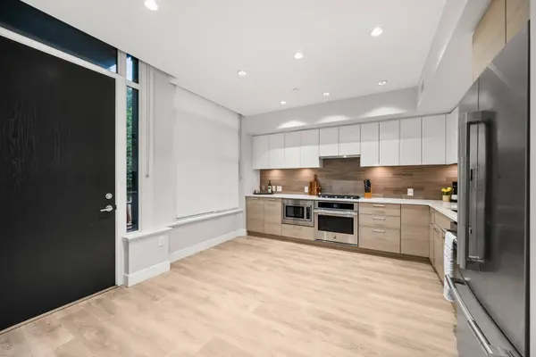 3482 Marine WAY, Vancouver, BC V5S 0H1