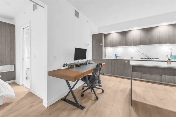 6463 Silver AVE #401, Richmond, BC V5H 0K4