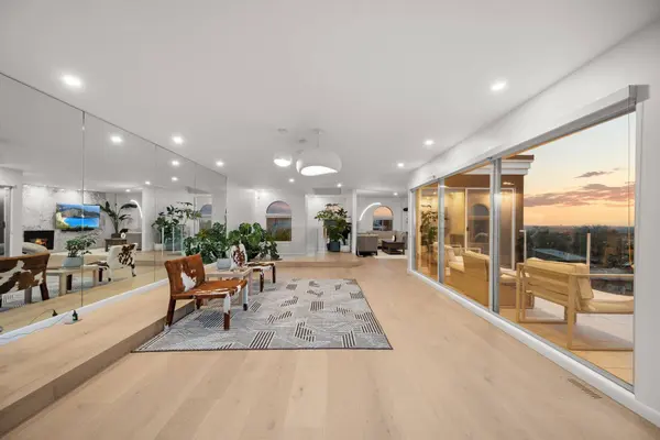 4863 Cambridge ST, Burnaby, BC V5C 1H9