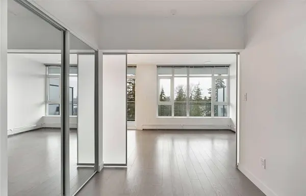 13308 Central AVE #705, Surrey, BC V3T 0M4