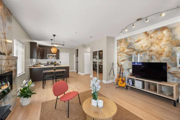 368 Ellesmere AVE #111, Burnaby, BC V5B 3S9