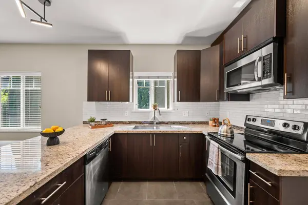 368 Ellesmere AVE #111, Burnaby, BC V5B 3S9
