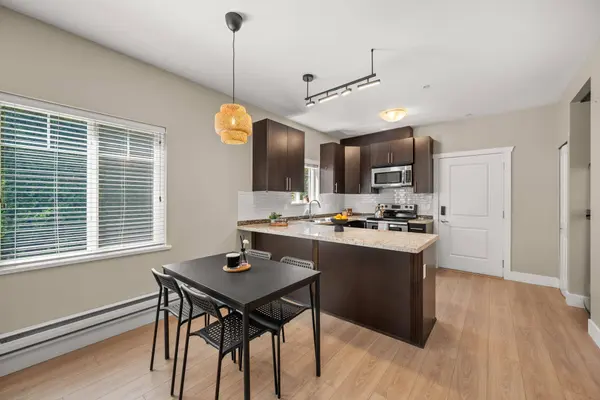 368 Ellesmere AVE #111, Burnaby, BC V5B 3S9