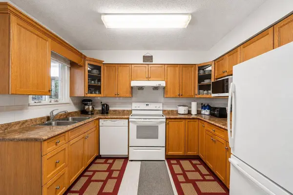1457 SE Marine DR, Vancouver, BC V5P 2R3