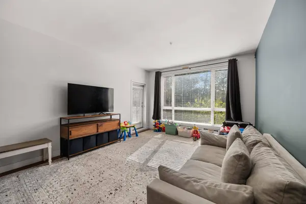 14333 104 AVE #303, Surrey, BC V3T 0E1