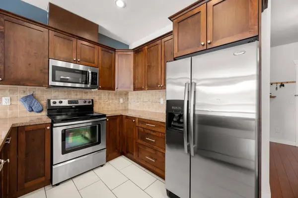 14333 104 AVE #303, Surrey, BC V3T 0E1