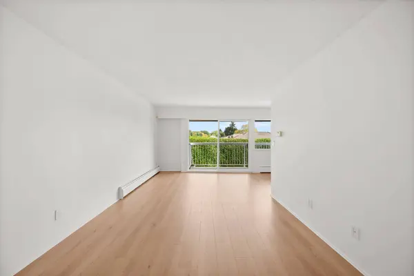 8080 Ryan RD #303, Richmond, BC V7A 2E5