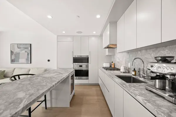 7418 Paulson ST #602, Vancouver, BC V6P 0K2