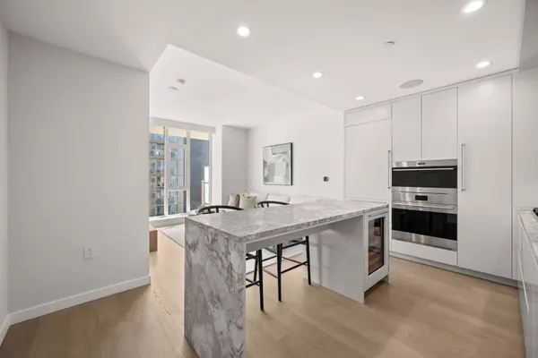 7418 Paulson ST #602, Vancouver, BC V6P 0K2