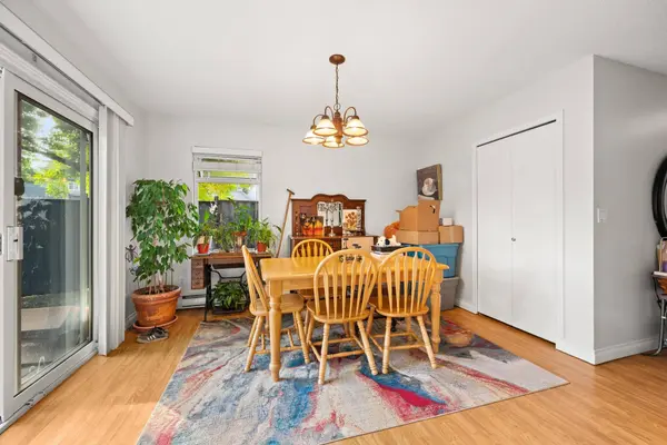 19412 62 AVE, Surrey, BC V3S 7L4