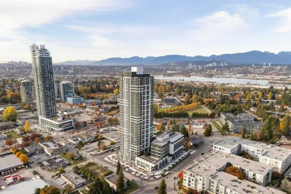 13675 107a AVE #1605, Surrey, BC V3T 0X3
