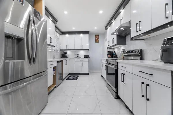 12957 98b AVE, Surrey, BC V3T 1C9