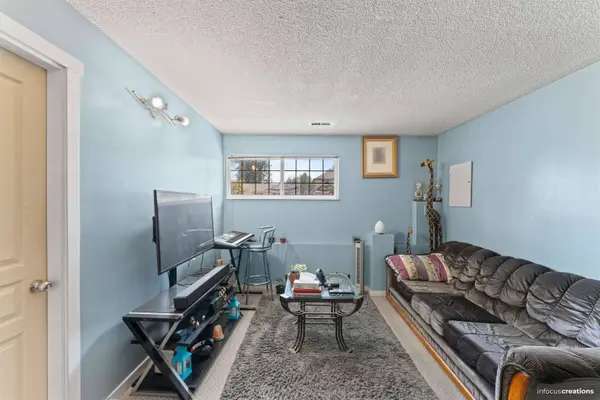 13137 99th AVE, Surrey, BC V3T 1G1