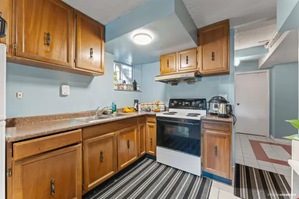 13137 99th AVE, Surrey, BC V3T 1G1