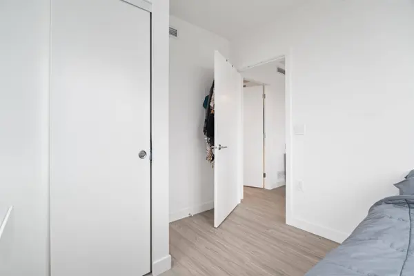 13675 107a AVE #1605, Surrey, BC V3T 0X3