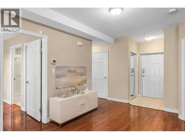 1128 Sunset DR #102, Kelowna, BC V1Y9W1