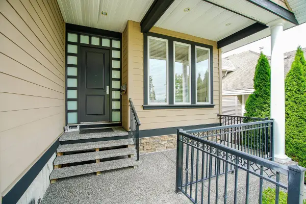15075 70a AVE, Surrey, BC V3S 2E2
