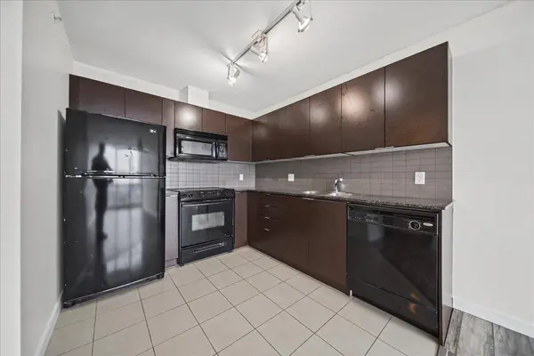 13618 100 AVE #2701, Surrey, BC V3T 0A8
