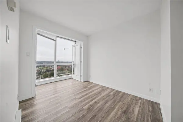 13618 100 AVE #2701, Surrey, BC V3T 0A8