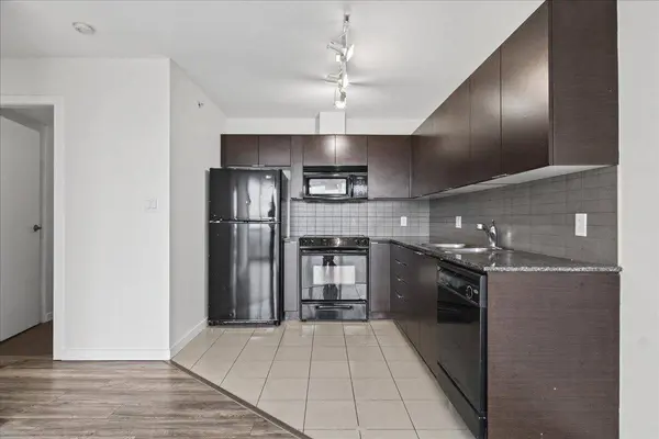 13618 100 AVE #2701, Surrey, BC V3T 0A8