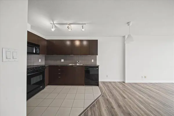 13618 100 AVE #2701, Surrey, BC V3T 0A8