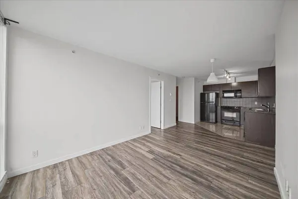 13618 100 AVE #2701, Surrey, BC V3T 0A8