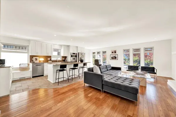 18143 57a AVE, Surrey, BC V3S 1J7