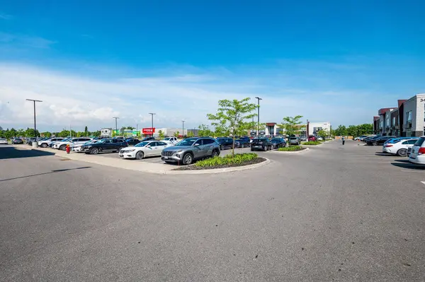3485 Rebecca ST #105, Oakville, ON L6L 0H4