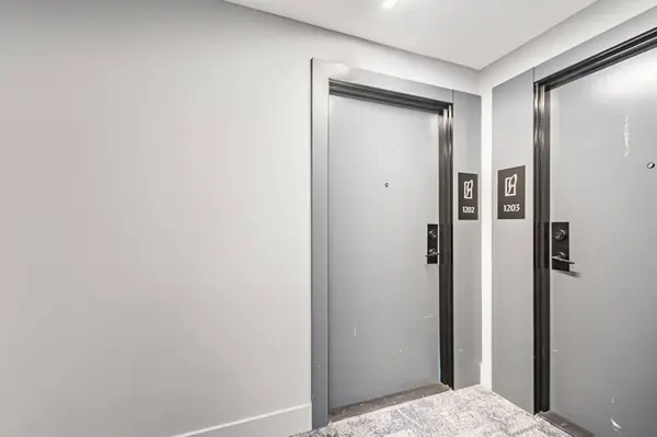 430 Square One DR #1202, Mississauga, ON L5B 0L6