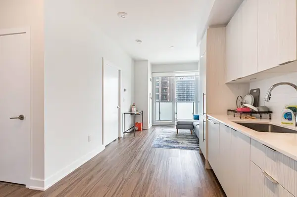 430 Square One DR #1202, Mississauga, ON L5B 0L6