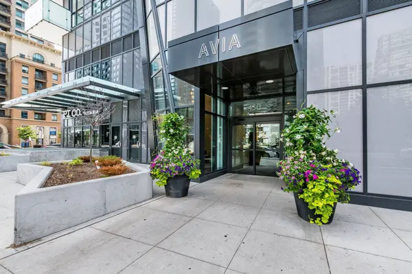 430 Square One DR #1202, Mississauga, ON L5B 0L6