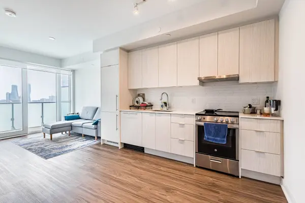 430 Square One DR #1202, Mississauga, ON L5B 0L6
