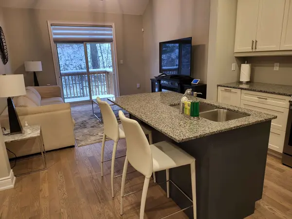13 Eberhardt DR, Wasaga Beach, ON L9Z 0K6