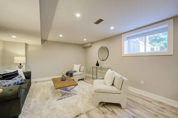 1477 Arborwood DR, Oshawa, ON L1K 2V4