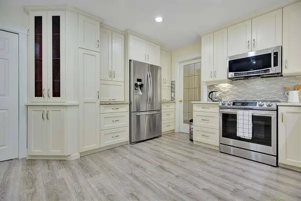 6069 154a ST, Surrey, BC V3S 7H6